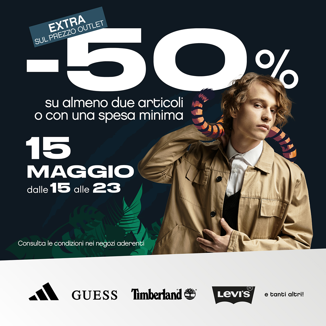 Ragazzo con giacca beige su sfondo scuro con foglie tropicali e coda di tigre stilizzata e scritta extra -50% sconto dal prezzo outlet