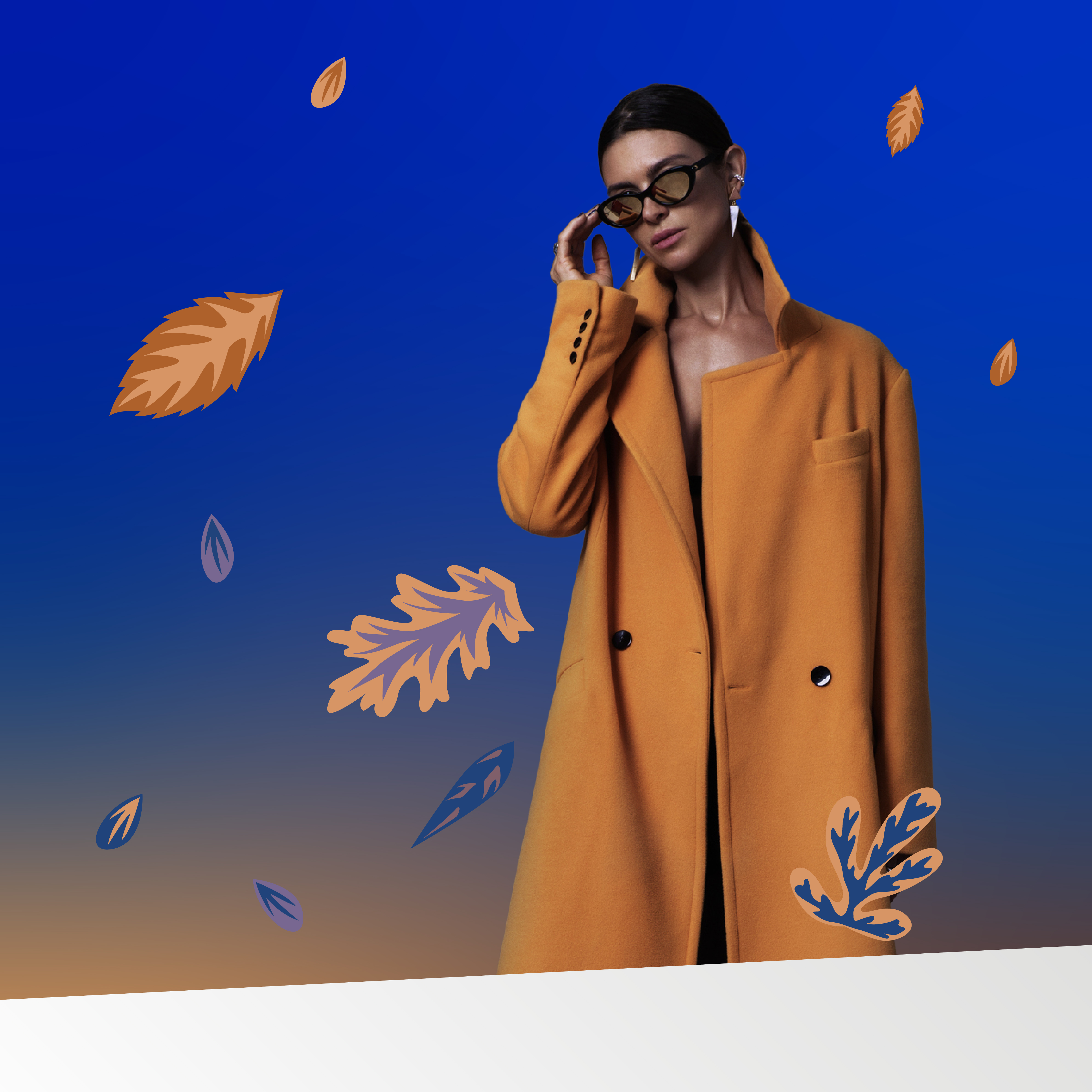 Donna con cappotto arancione su sfondo blu, con foglie autunnali stilizzate che cadono