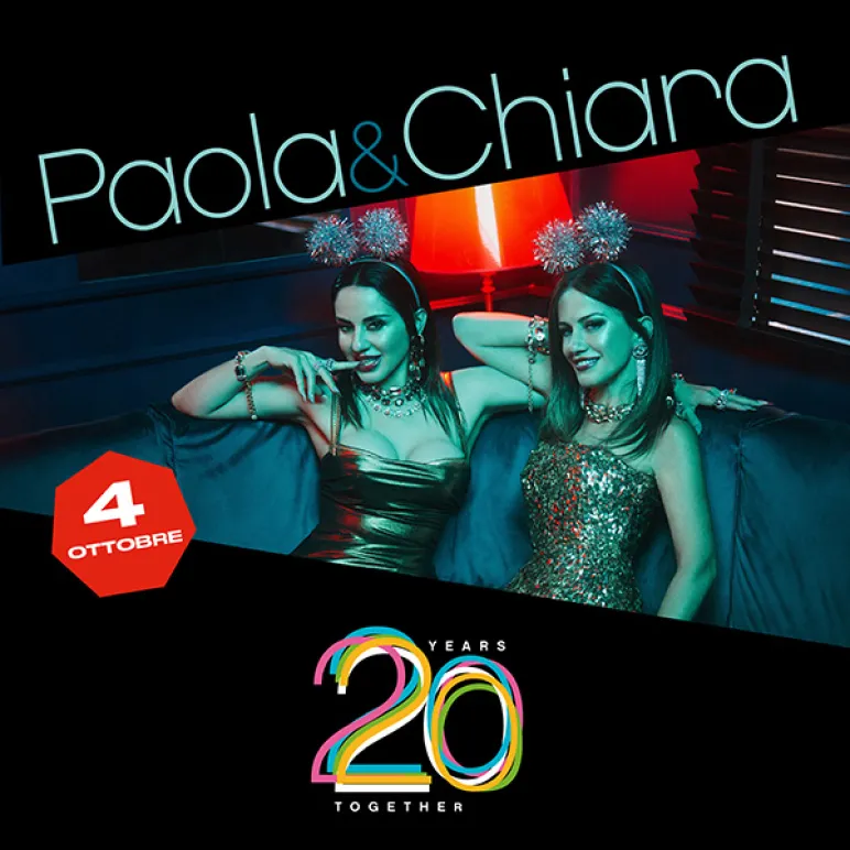 Paola&Chiara che annunciano i 20 anni del centro