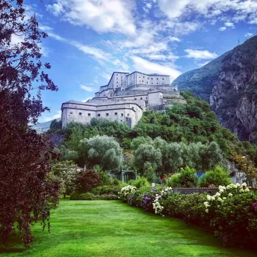 Forte di Bard visto dal basso