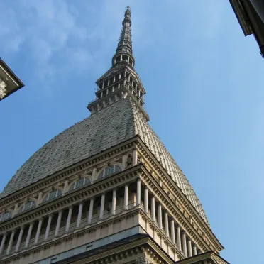 Dettaglio parte alta Mole antonelliana vista dal basso